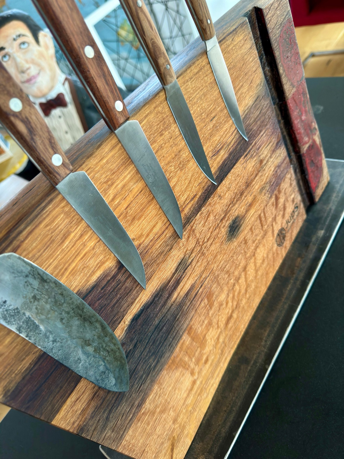 Magnetischer XXL-Messerblock aus alter Fassdaube – Bild 3 von 8
